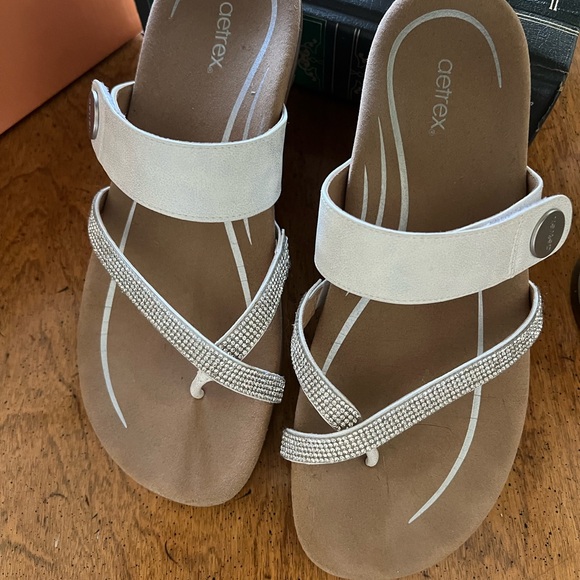 Aetrex Izzy Sparkle White Sandal Silver Rhinestone Size 10 - Picture 3 of 11